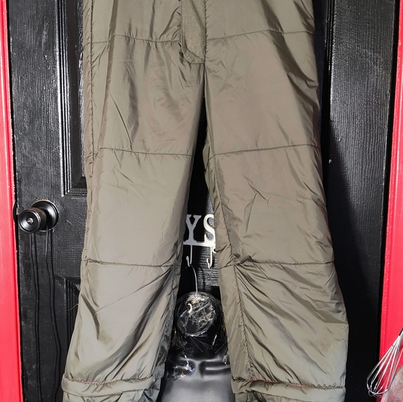 The North Face Olive and Dark Green Snow Pants. It Has 4 Small Holes. See Pictur - Picture 12 of 16